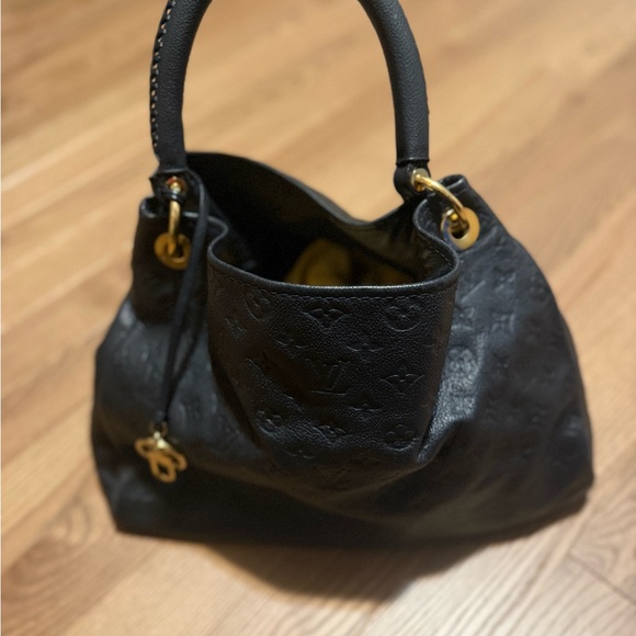 Louis Vuitton Black Shoulder Bag with Gold Accents - Picture 5 of 5